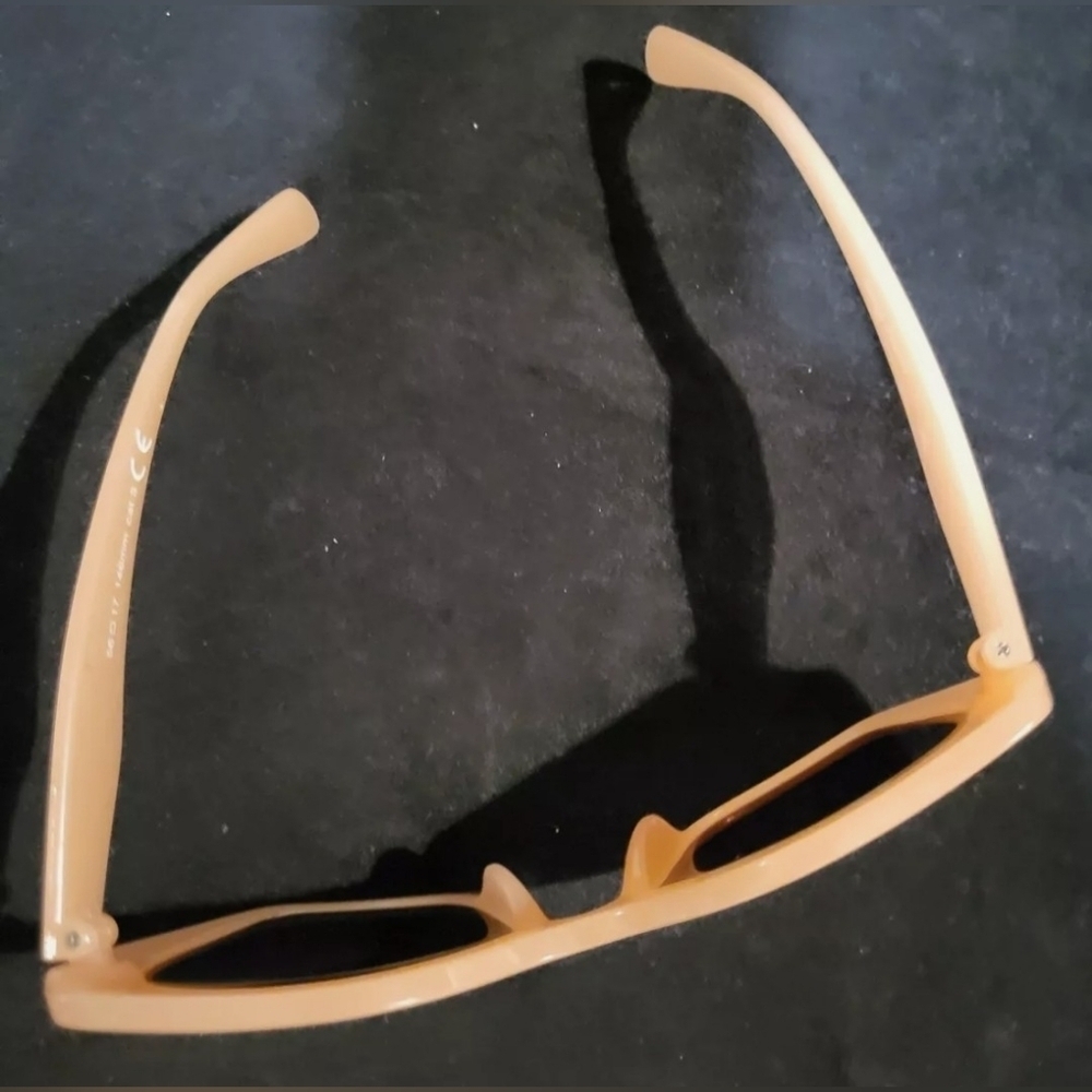 ❣️NWT PEACH SUNGLASSES - Picture 7 of 10